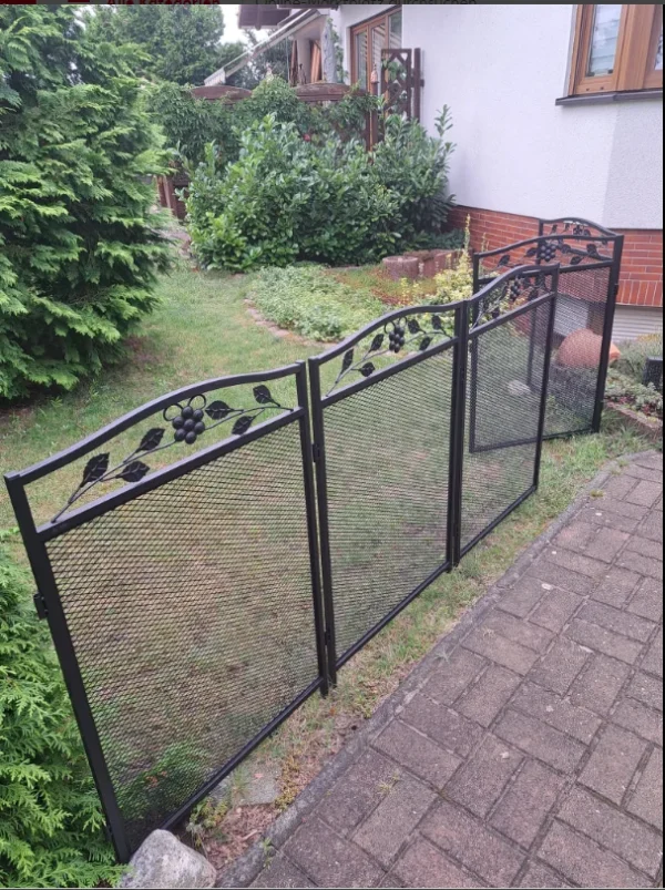 kf-S5f36c98c025742f6a1e8a8a679abf9d1q 5pcs Garden Fence Panels Iron Lawn Edging Border Metal Trellis Animal Barrier
